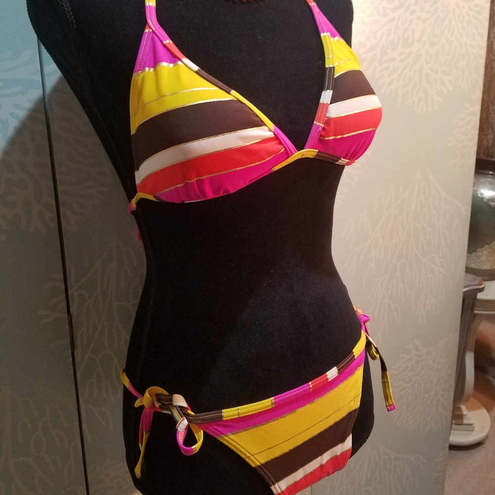 Bikini (New) - Picture 3 of 4